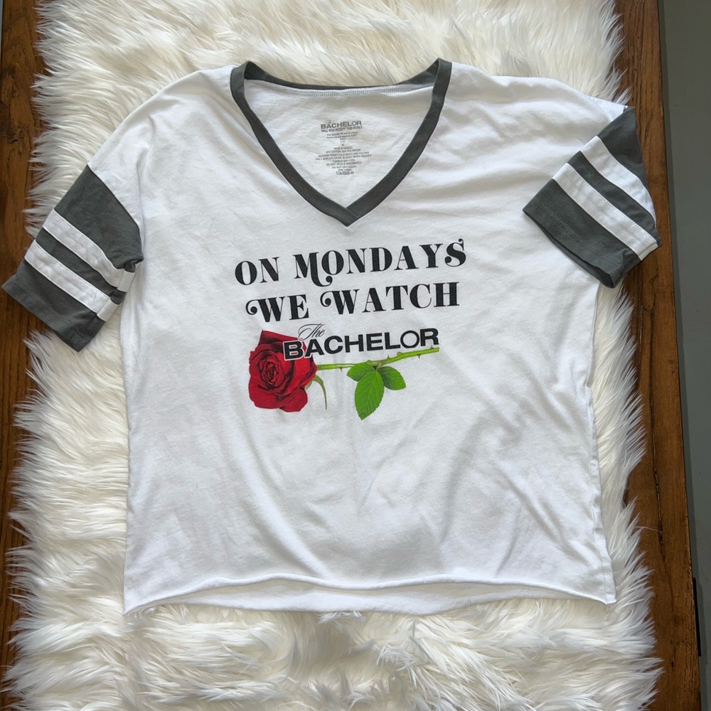 The Bachelor official T-shirt “On Mondays we watch Bachelor” size Medium